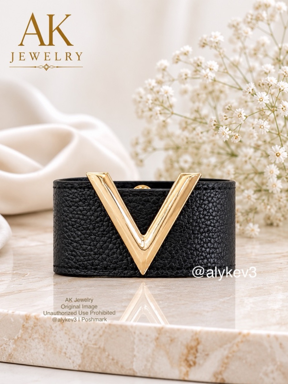 💎LUXURY Black Pebbled Leather V Gold Cuff Bracelet with Polished Gold V Accent